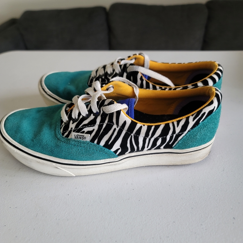 Used- Vans Comfy Cush Era